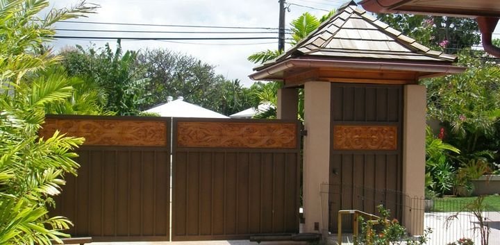 Timber entry gates set between stone piers, Kahala Residence, Oahu